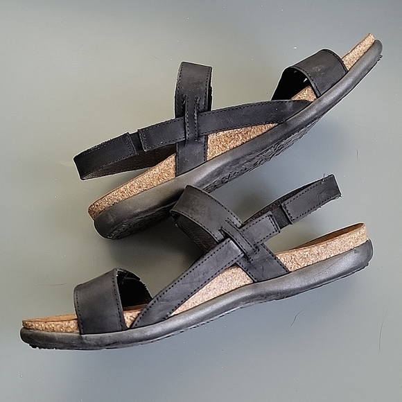 Naot black sandals sz 40 (9) - Picture 7 of 7